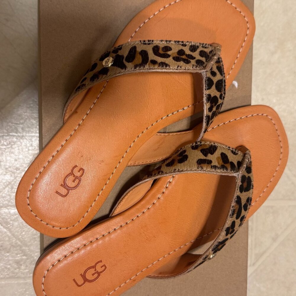 New UGG Leopard Women's Sandals Size 6 – Stylish & Comfortable!